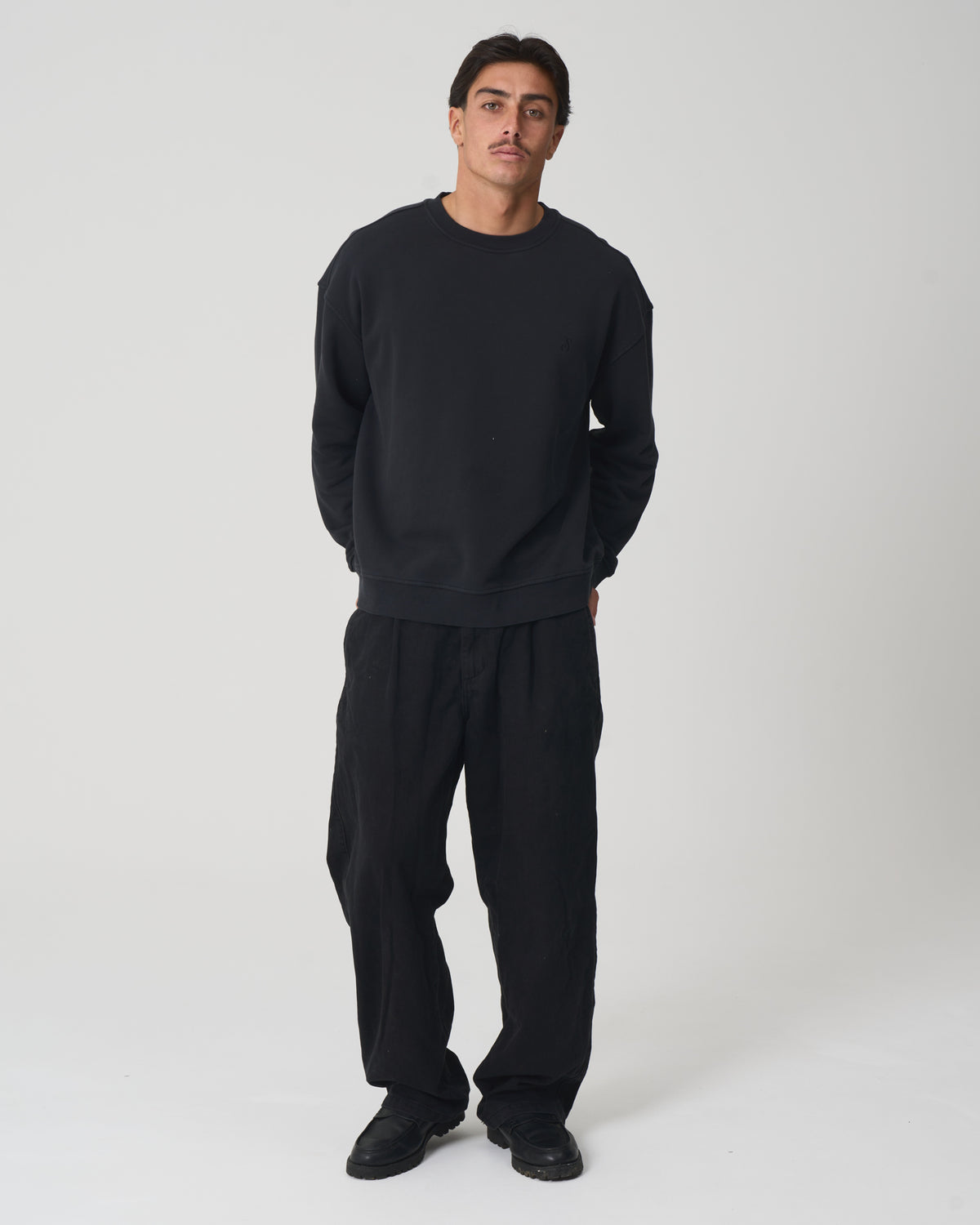 Chilli Unisex Crew Sweater Washed Black